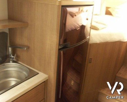 Burstner Viseo 690 G: camper motorhome nuovo con letti gemelli e garage, bagno vario e frigorifero grande.