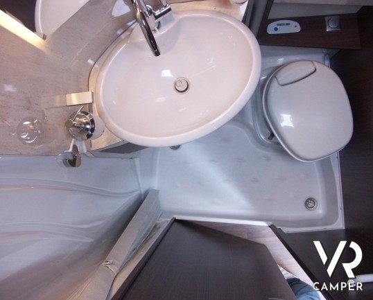 Burstner Viseo 670 G: motorhome Burstner con garage e letto matrimoniale in coda