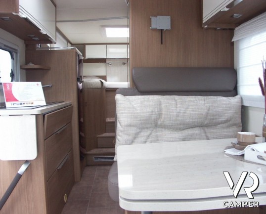 Burstner Viseo 690 G: camper motorhome nuovo con letti gemelli e garage.