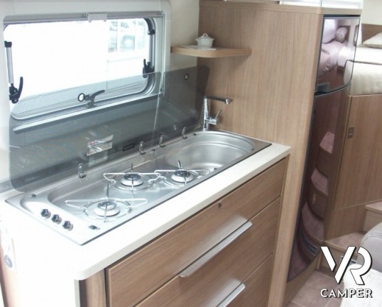 Burstner Viseo 690 G: camper motorhome nuovo con letti gemelli e garage.