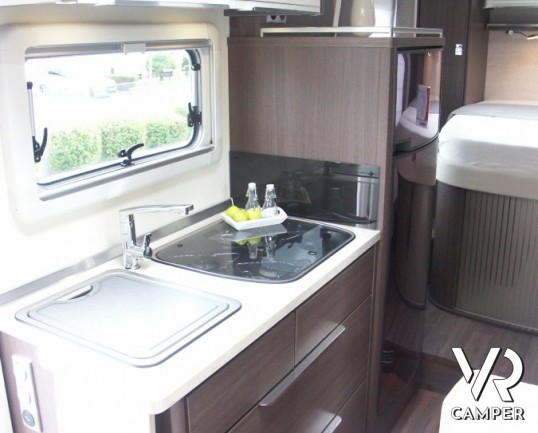 Burstner Viseo 690 G: camper motorhome nuovo con letto nautico centrale e garage