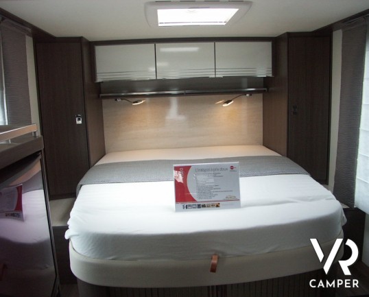 Burstner Viseo 690 G: camper motorhome nuovo con letto nautico centrale e garage