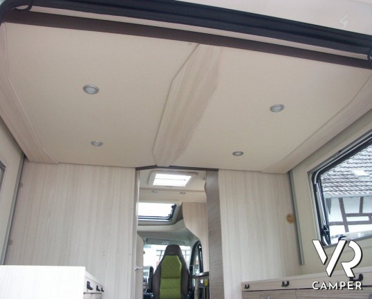 Burstner Brevio 601: camper nuovo semintegrale con letto basculante sul posteriore.