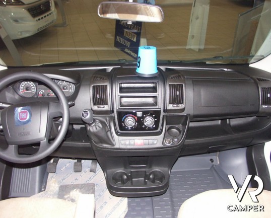 CARADO A 461: camper mansardato nuovo con doppia dinette e letti a castello in coda abbinati al garage