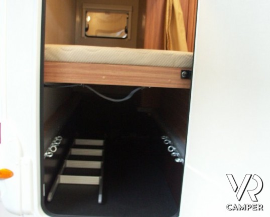 CARADO A 461: camper mansardato nuovo con doppia dinette e letti a castello in coda abbinati al garage