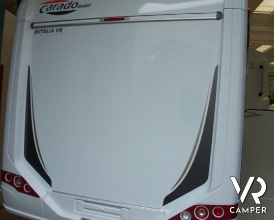 CARADO A 461: camper mansardato nuovo con doppia dinette e letti a castello in coda abbinati al garage