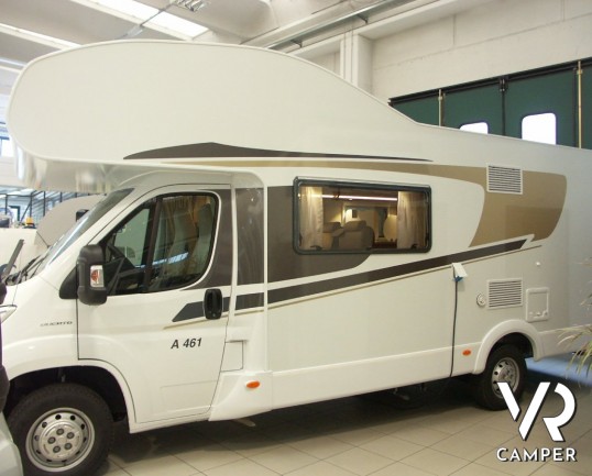 CARADO A 461: camper mansardato nuovo con doppia dinette e letti a castello in coda abbinati al garage