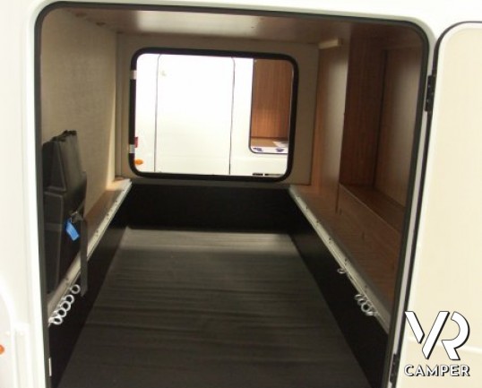 Carado A 464: camper nuovo a Torino mansardato con letto matrimoniale in coda e garage grande omologato 6 posti.