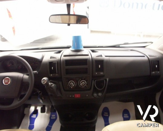 Carado A 464: camper nuovo a Torino mansardato con letto matrimoniale in coda e garage grande omologato 6 posti.