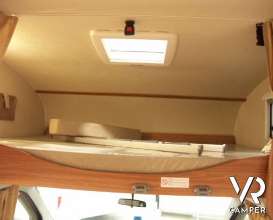 Carado A 464: camper nuovo a Torino mansardato con letto matrimoniale in coda e garage grande omologato 6 posti.