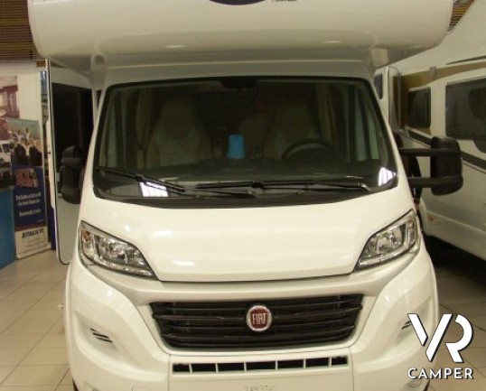 Carado A 464: camper nuovo a Torino mansardato con letto matrimoniale in coda e garage grande omologato 6 posti.