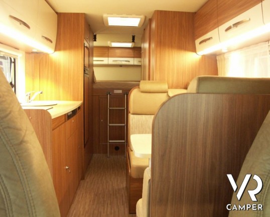 Carado A 464: camper nuovo a Torino mansardato con letto matrimoniale in coda e garage grande omologato 6 posti.