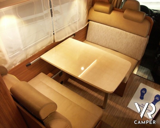 Carado A 464: camper nuovo a Torino mansardato con letto matrimoniale in coda e garage grande omologato 6 posti.