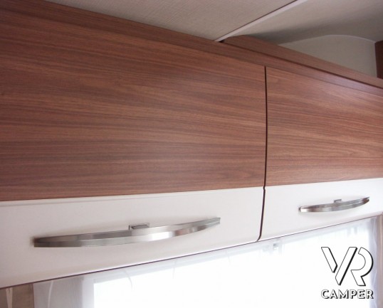 CARADO A464: camper mansardato nuovo tedesco by Hymer, con ampio garage sul posteriore.