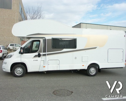 CARADO A464: camper mansardato nuovo tedesco by Hymer, con ampio garage sul posteriore.