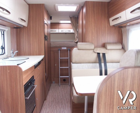 CARADO A464: camper mansardato nuovo tedesco by Hymer, con ampio garage sul posteriore.