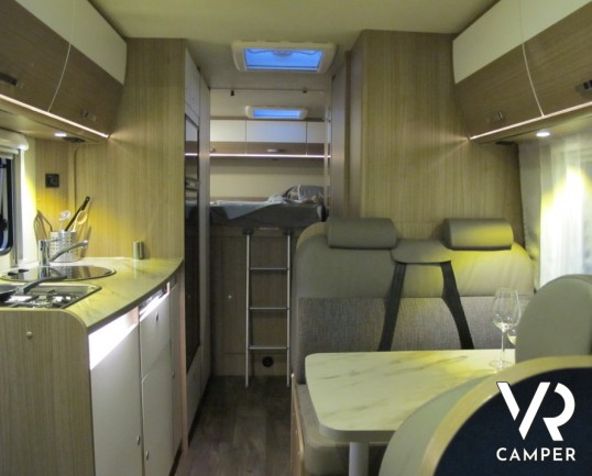 Carado A 464: camper mansardato nuovo con ampio garage, qualità tedesca ad un basso costo