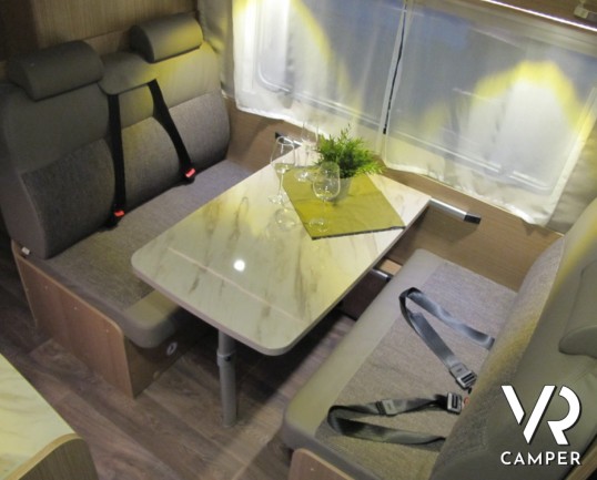 Carado A 464: camper mansardato nuovo con ampio garage, qualità tedesca ad un basso costo