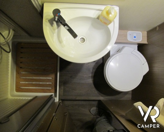 Carado A 464: camper mansardato nuovo con ampio garage, qualità tedesca ad un basso costo