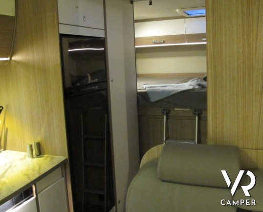 Carado A 464: camper mansardato nuovo con ampio garage, qualità tedesca ad un basso costo