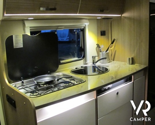 Carado A 464: camper mansardato nuovo con ampio garage, qualità tedesca ad un basso costo