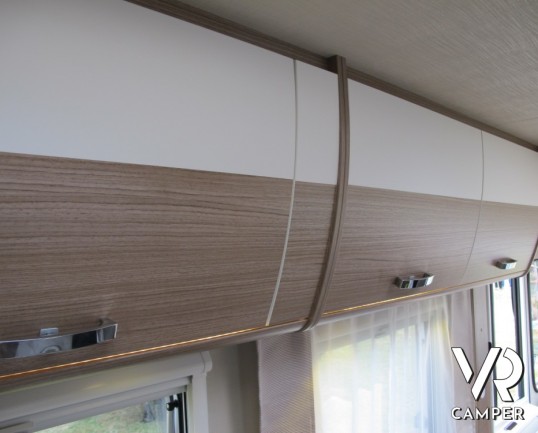 Carado I 449 : camper nuovo motorhome con letto nautico posteriore e ampio garage. Bagno doccia separati e grande dinette anteriore