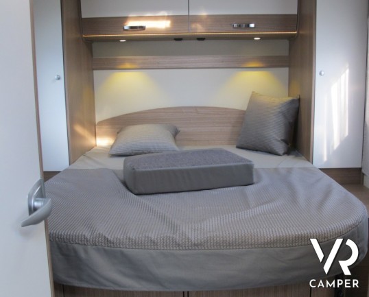 Carado I 449 : camper nuovo motorhome con letto nautico posteriore e ampio garage. Bagno doccia separati e grande dinette anteriore