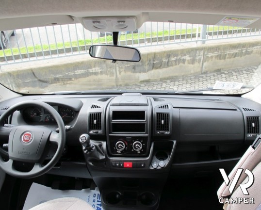 Carado T 132 armadio: camper semintegrale nuovo con garage, compatto nelle dimensioni e con armadio aggiuntivo alto