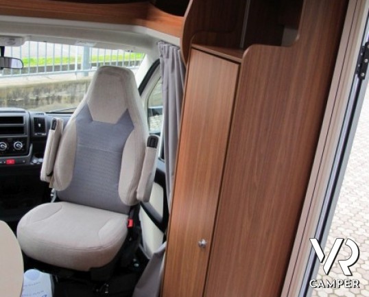 Carado T 132 armadio: camper semintegrale nuovo con garage, compatto nelle dimensioni e con armadio aggiuntivo alto