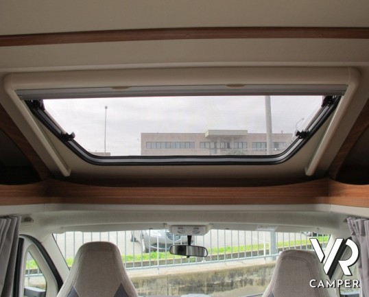 Carado T 132 armadio: camper semintegrale nuovo con garage, compatto nelle dimensioni e con armadio aggiuntivo alto