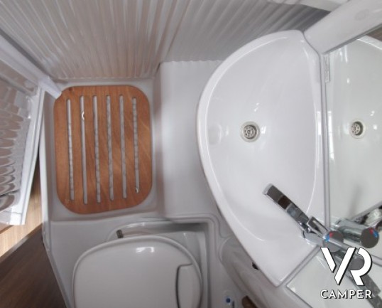 Carado T 132 armadio: camper semintegrale nuovo con garage, compatto nelle dimensioni e con armadio aggiuntivo alto