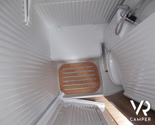 Carado T 132 armadio: camper semintegrale nuovo con garage, compatto nelle dimensioni e con armadio aggiuntivo alto