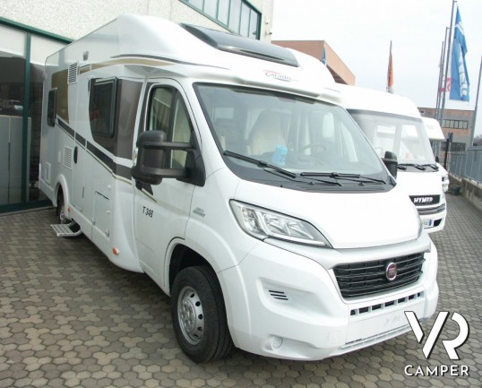 Carado T348: camper semintegrale nuovo del marchio tedesco Carado (Hymer) con letto alla francese, frigorifero grande e ampia dinette e letto basculan