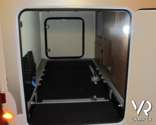 Carado T 447 Perfect 10: camper semintegrale nuovo con letto basculante, frigorifero grande e letti gemelli nella versione Perfect 10 anniversario Car