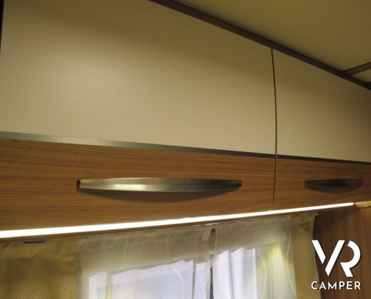 Carado T 447 Perfect 10: camper semintegrale nuovo con letto basculante, frigorifero grande e letti gemelli nella versione Perfect 10 anniversario Car