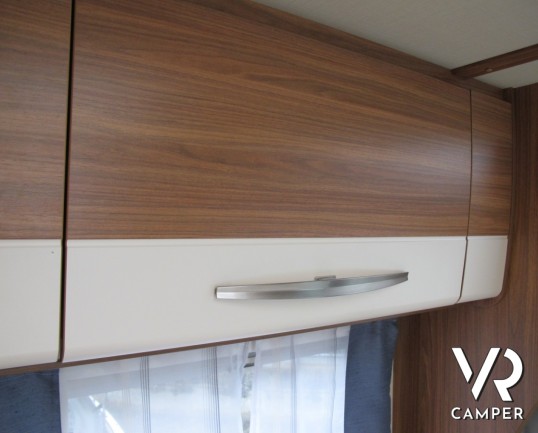 Carado T 132: camper semintegrale nuovo con letto matrimoniale posteriore, dinette trasformabile in terzo letto, sotto i sei metri di lunghezza.