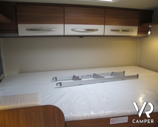 Carado T 132: camper semintegrale nuovo con letto matrimoniale posteriore, dinette trasformabile in terzo letto, sotto i sei metri di lunghezza.