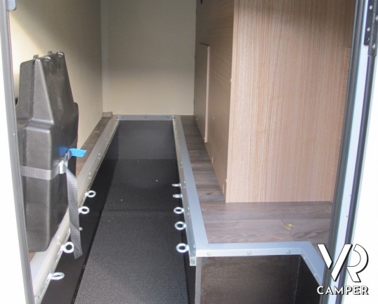 Carado T 132 - camper semintegrale nuovo compatto con garage per biciclette, letto matrimoniale posteriore e doccia separabile in bagno