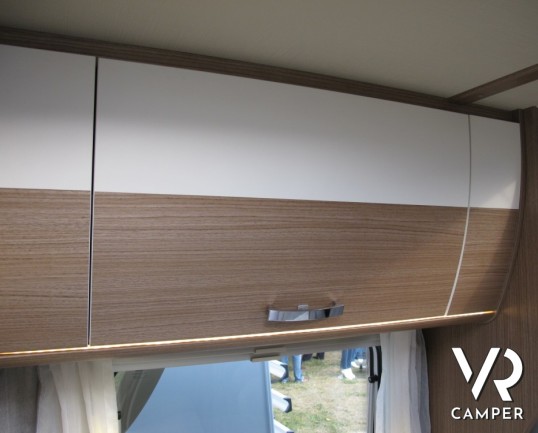 Carado T 132 - camper semintegrale nuovo compatto con garage per biciclette, letto matrimoniale posteriore e doccia separabile in bagno