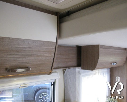 Carado T 334: camper semintegrale con letto basculante, ampio garage posteriore, bagno con doccia separata