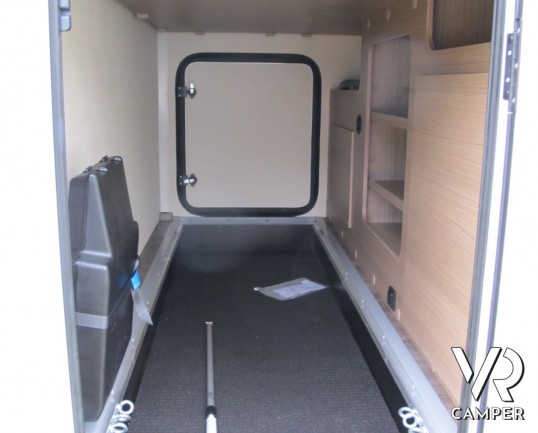 Carado T 334: camper semintegrale con letto basculante, ampio garage posteriore, bagno con doccia separata