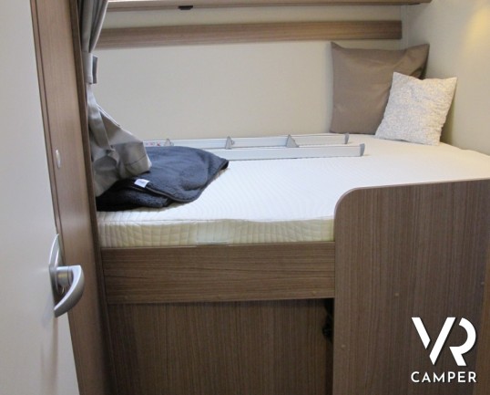 Carado T 334: camper semintegrale con letto basculante, ampio garage posteriore, bagno con doccia separata