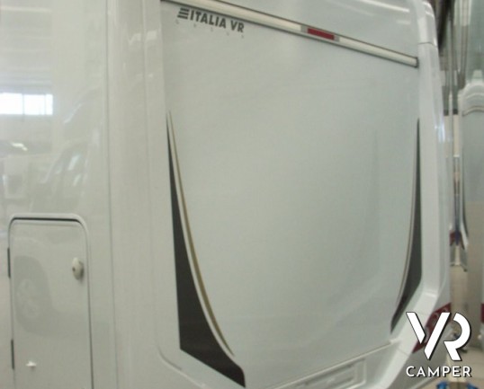 CARADO T 334: semintegrale nuovo con garage, lunghezza 6.99 metri, bagno e doccia separati e doppio armadio.