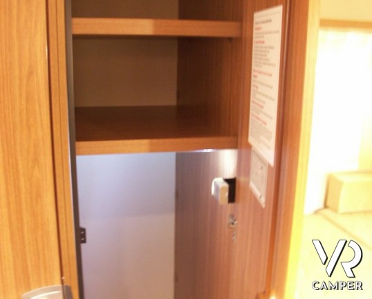 CARADO T 334: semintegrale nuovo con garage, lunghezza 6.99 metri, bagno e doccia separati e doppio armadio.