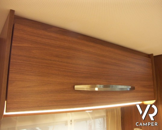 CARADO T 334: semintegrale nuovo con garage, lunghezza 6.99 metri, bagno e doccia separati e doppio armadio.