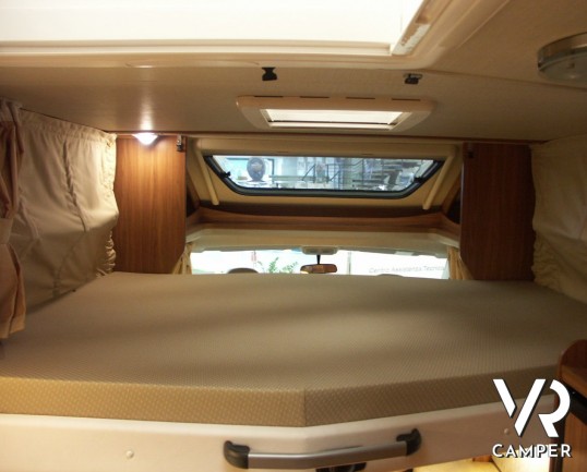 CARADO T 334: semintegrale nuovo con garage, lunghezza 6.99 metri, bagno e doccia separati e doppio armadio.