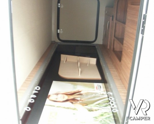 CARADO T 334: semintegrale nuovo con garage, lunghezza 6.99 metri, bagno e doccia separati e doppio armadio.