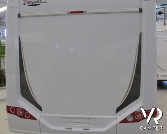 Carado T348: camper nuovo semintegrale con letto alla francese, ampio bagno e dinette, possibilità di portamoto esterno, produzione tedesco