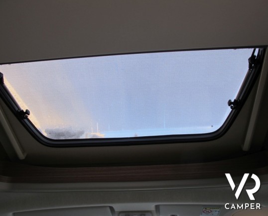 Carado T 447: camper semintegrale nuovo con letti gemelli, letto basculante, bagno e doccia separati, 4 posti omologati.