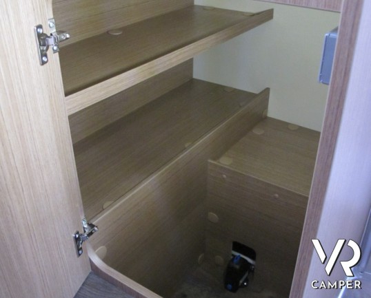 Carado T 447: camper semintegrale nuovo con letti gemelli, letto basculante, bagno e doccia separati, 4 posti omologati.